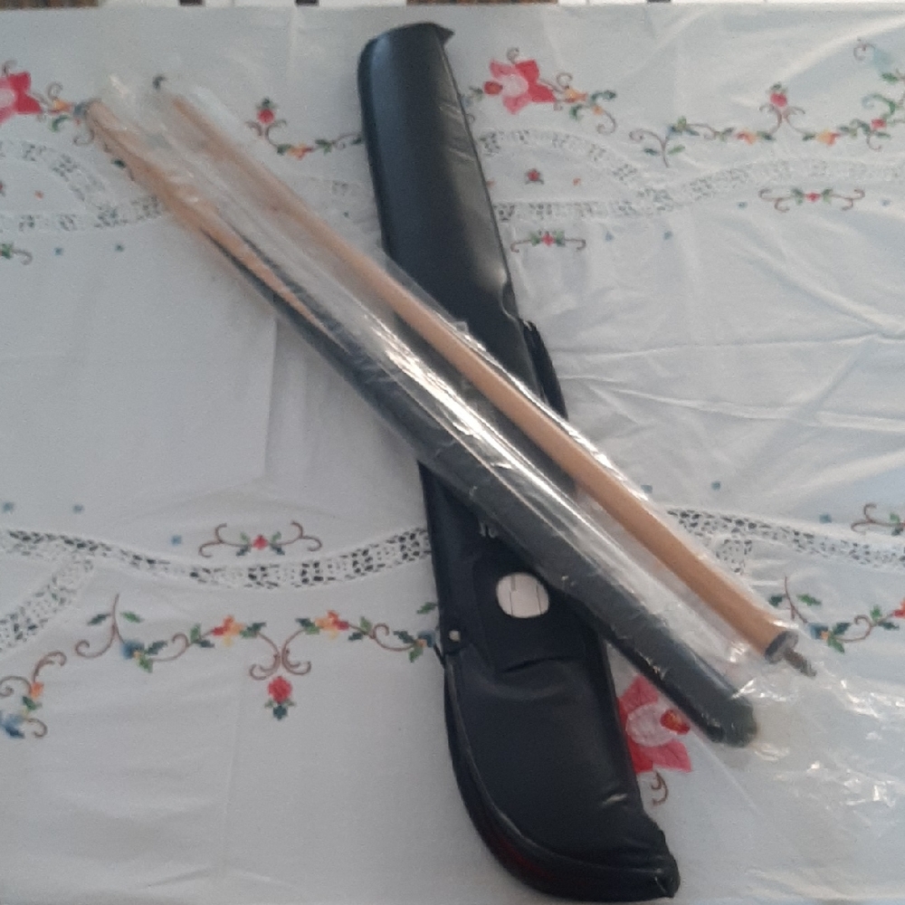 NWT🎱Black Cue Stick Set with Case